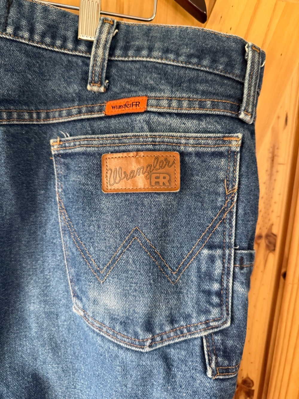 Wrangler Men’s Dark Blue Straight-Leg Jeans with Brown Patch FR 40x34